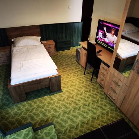 Komplex -Rendezvenytermek-Panzio-Apartman-Irodak- Mateszalka Buitenkant foto