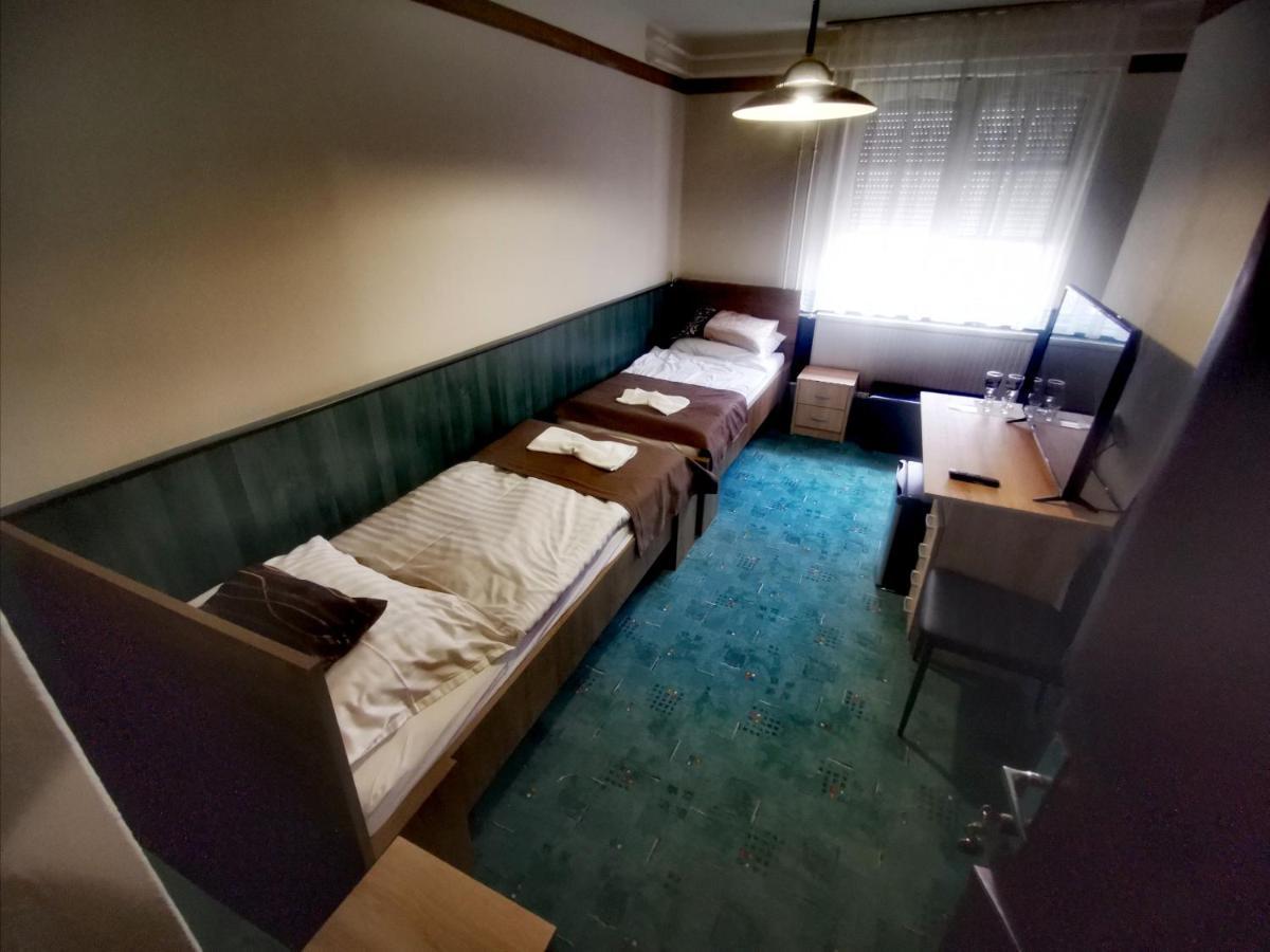 Komplex -Rendezvenytermek-Panzio-Apartman-Irodak- Mateszalka Buitenkant foto