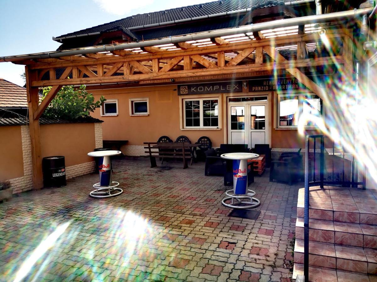 Komplex -Rendezvenytermek-Panzio-Apartman-Irodak- Mateszalka Buitenkant foto