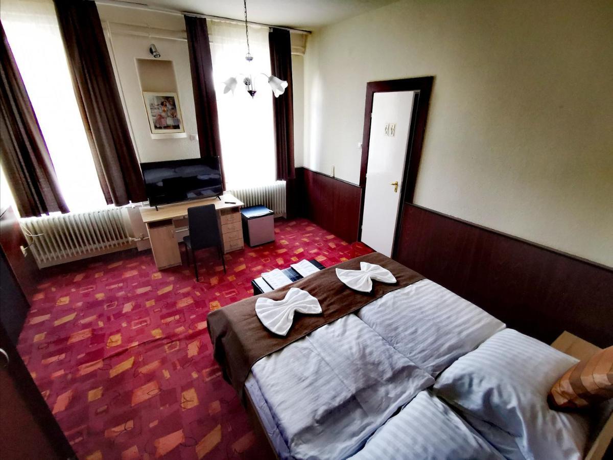 Komplex -Rendezvenytermek-Panzio-Apartman-Irodak- Mateszalka Buitenkant foto