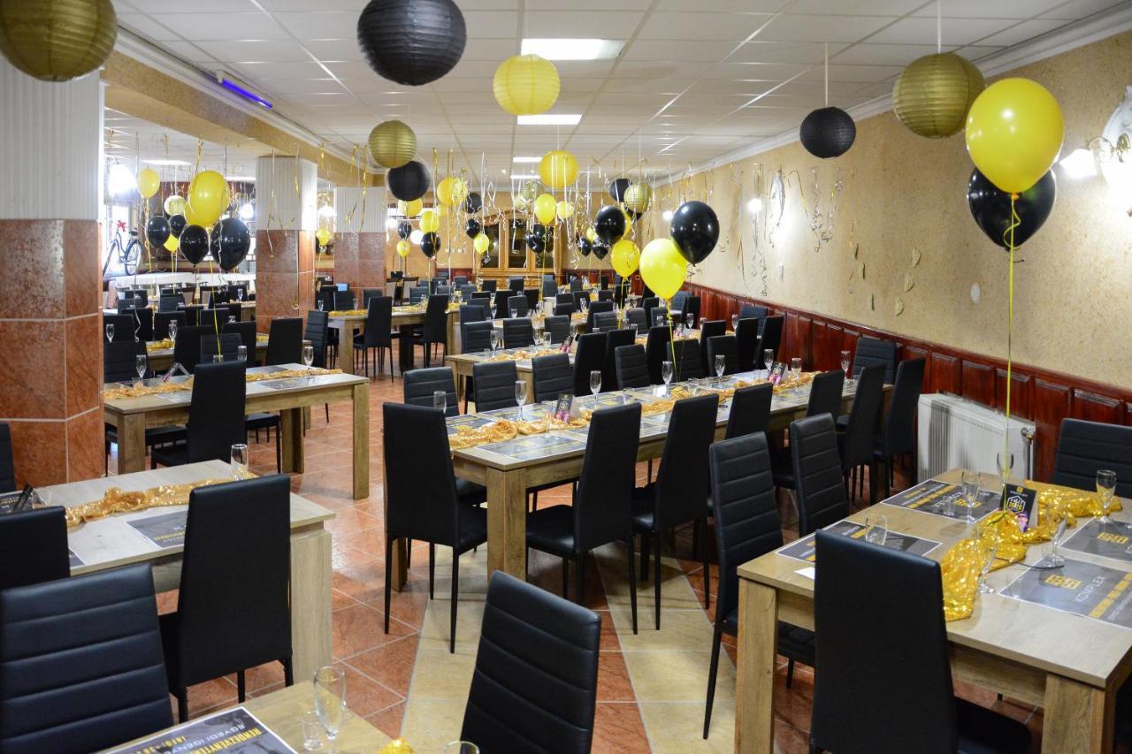 Komplex -Rendezvenytermek-Panzio-Apartman-Irodak- Mateszalka Buitenkant foto
