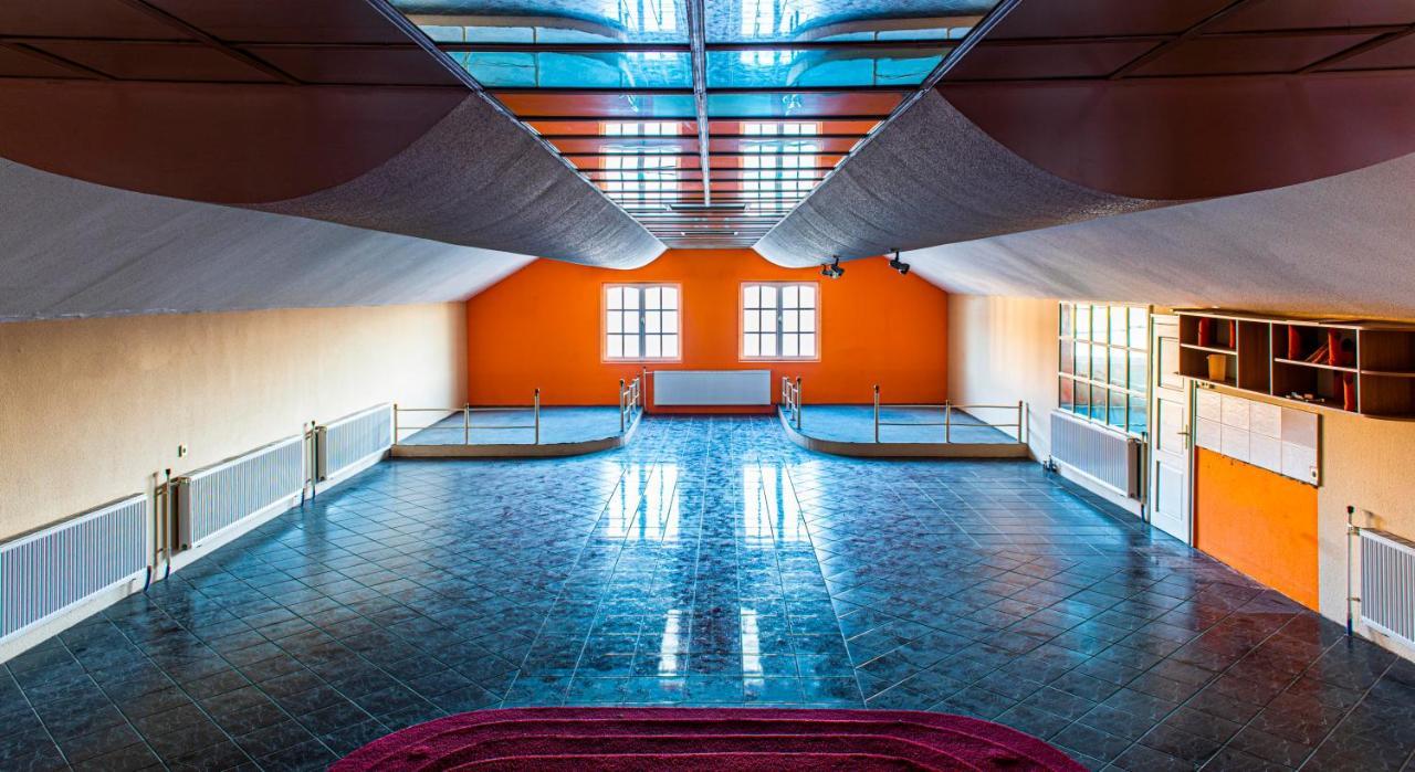 Komplex -Rendezvenytermek-Panzio-Apartman-Irodak- Mateszalka Buitenkant foto