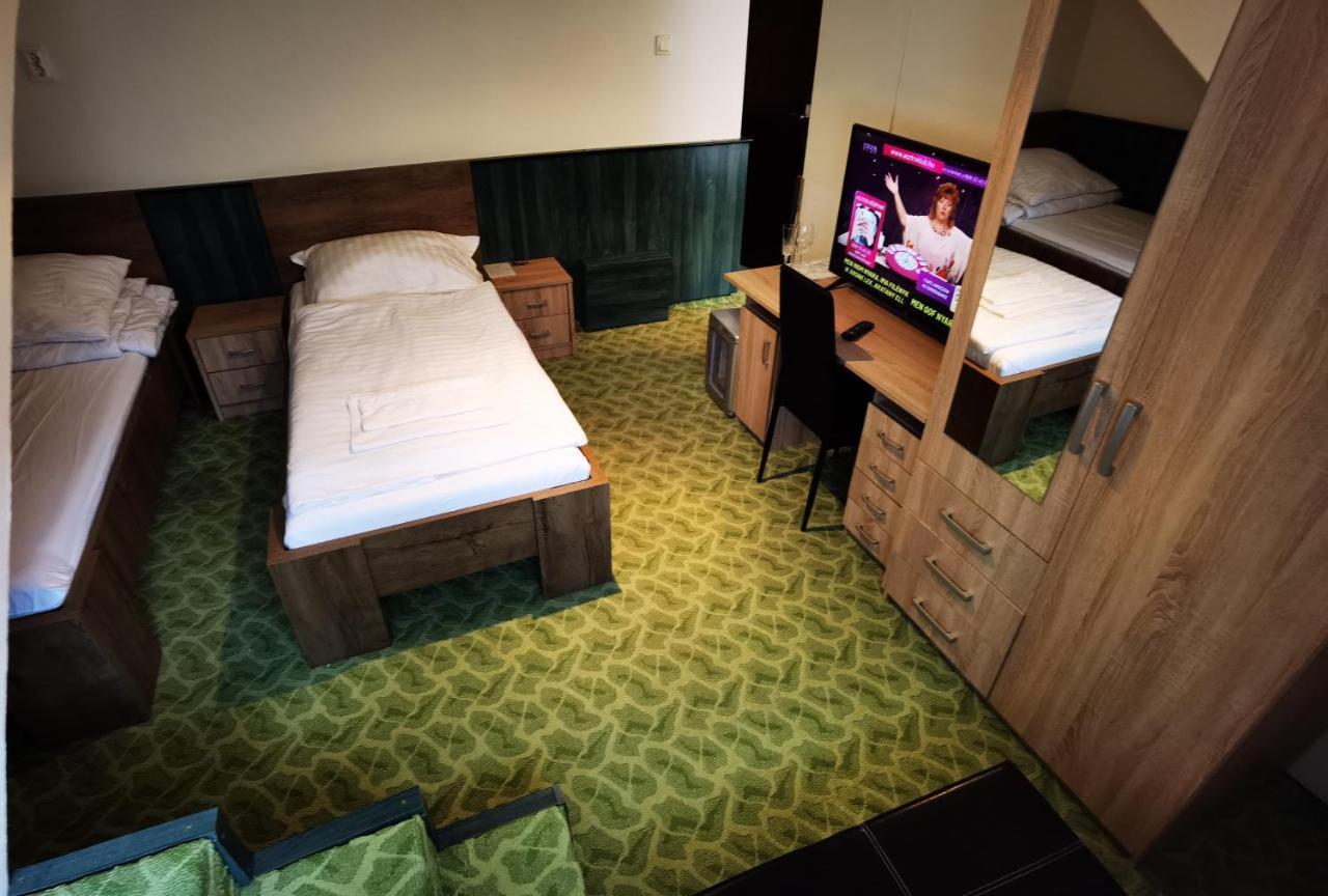 Komplex -Rendezvenytermek-Panzio-Apartman-Irodak- Mateszalka Buitenkant foto