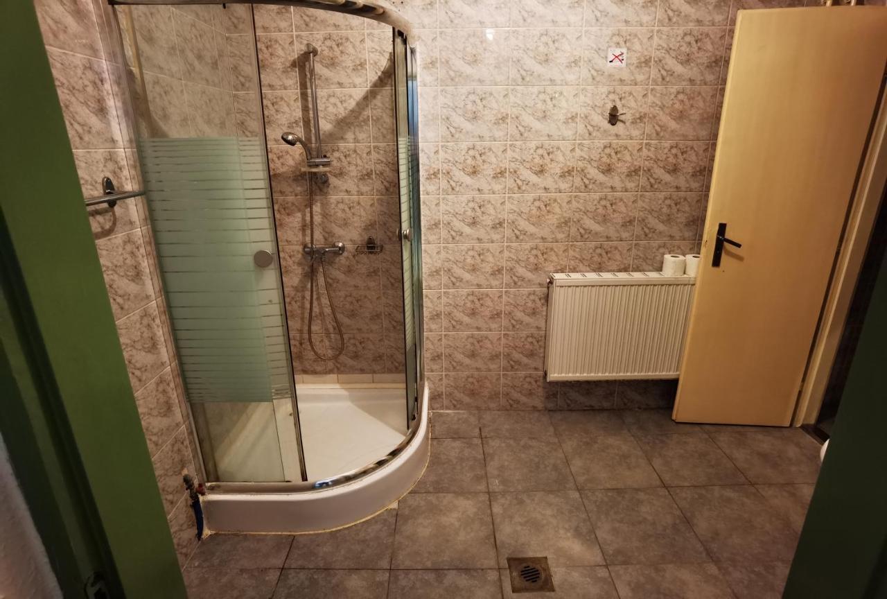 Komplex -Rendezvenytermek-Panzio-Apartman-Irodak- Mateszalka Buitenkant foto