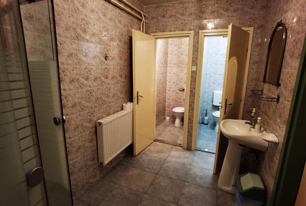 Komplex -Rendezvenytermek-Panzio-Apartman-Irodak- Mateszalka Buitenkant foto