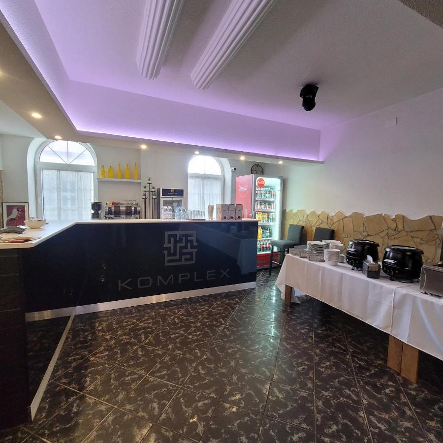 Komplex -Rendezvenytermek-Panzio-Apartman-Irodak- Mateszalka Buitenkant foto